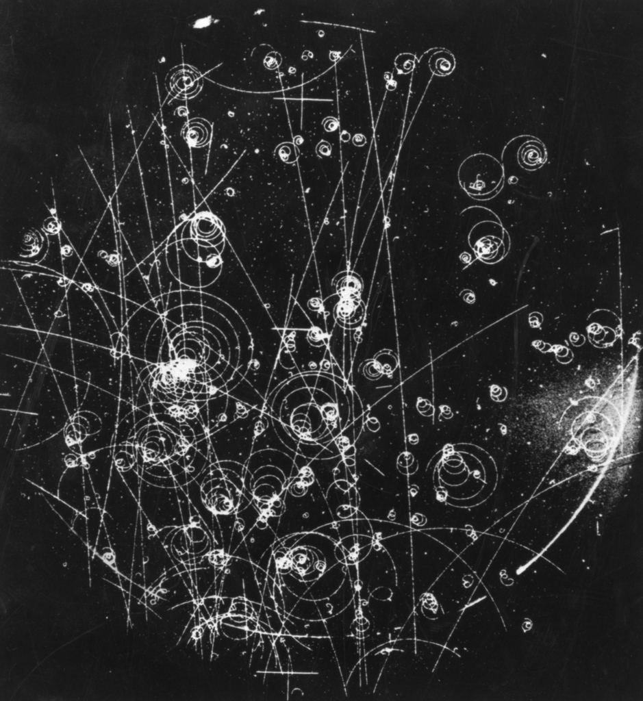 Particle paths through a magnetic field in a bubble chamber